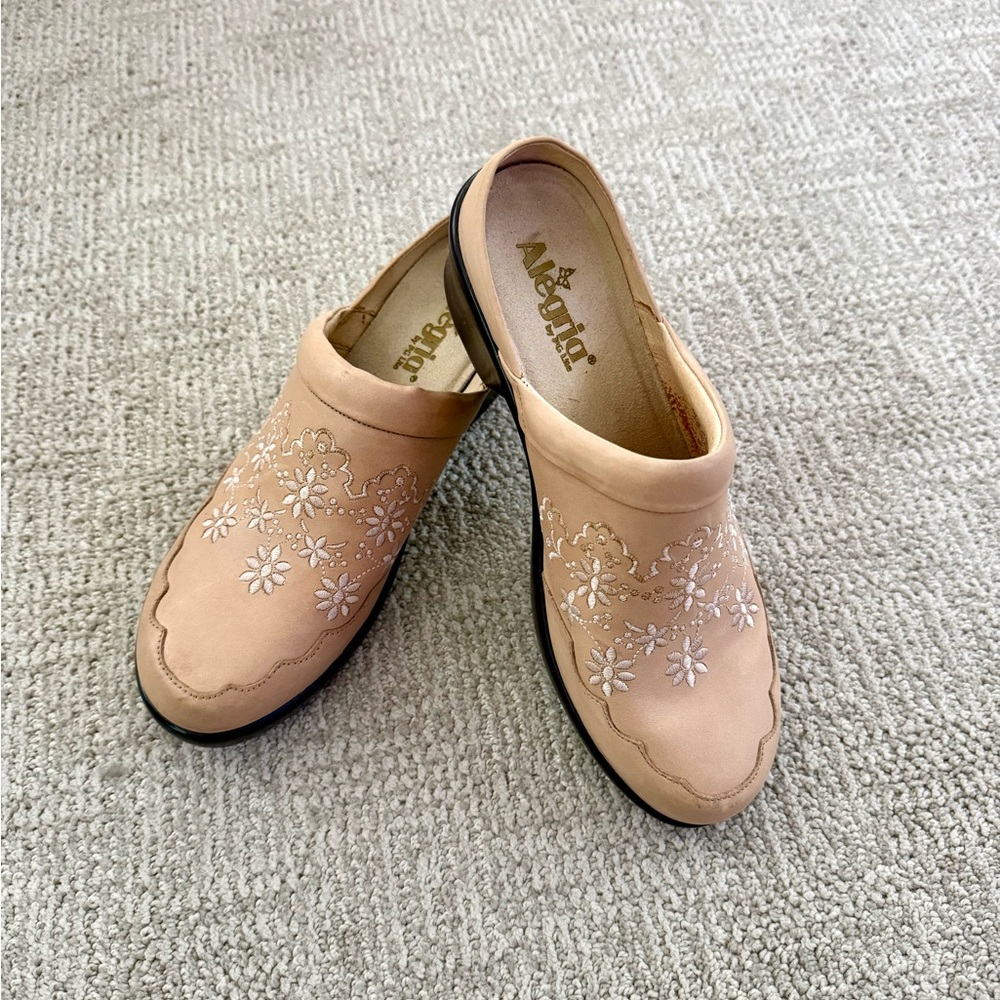 Alegria Women's Beige Floral Mules